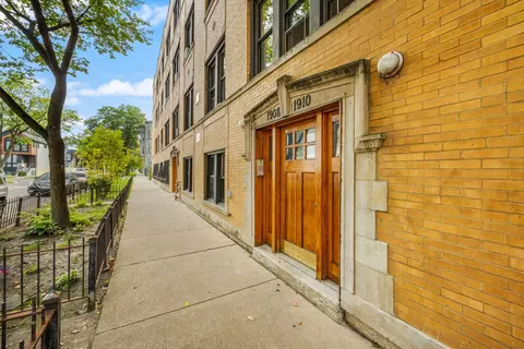 1908 N Drake Ave #1A, Chicago, IL 60647