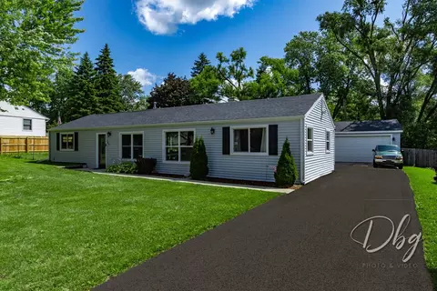 249 Bridgewood Dr, Antioch, IL 60002