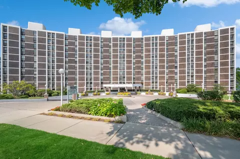 1500 Sheridan Rd #5F, Wilmette, IL 60091