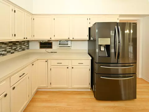 935 Hillside Ct, Bartlett, IL 60103 photo 7