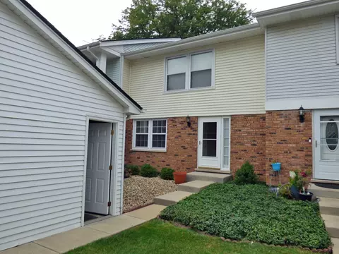 1921 Pepper Valley Dr, Geneva, IL 60134