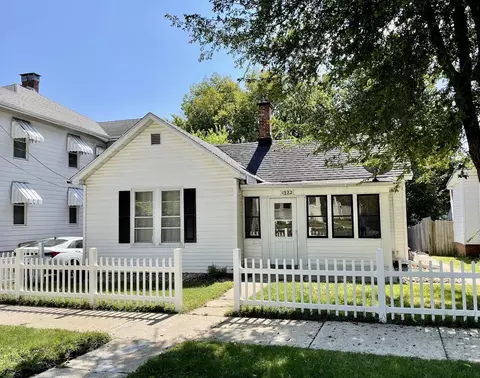 1322 W Mulberry St, Bloomington, IL 61701