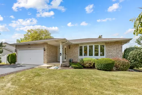 225 Indianwood Ln, West Chicago, IL 60185