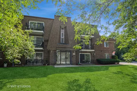 8231 Archer Ave #7, Willow Springs, IL 60480