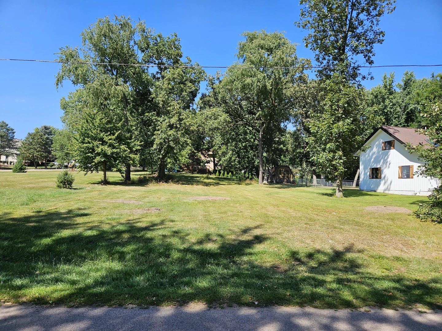 576 Holiday Dr  