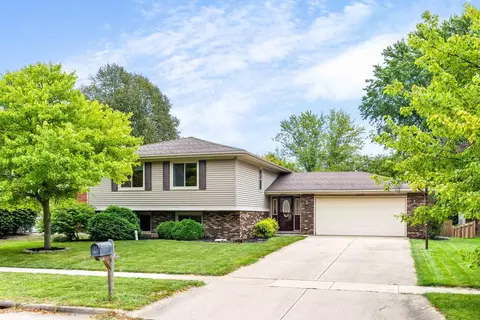 1209 Nicki Dr, Bloomington, IL 61704