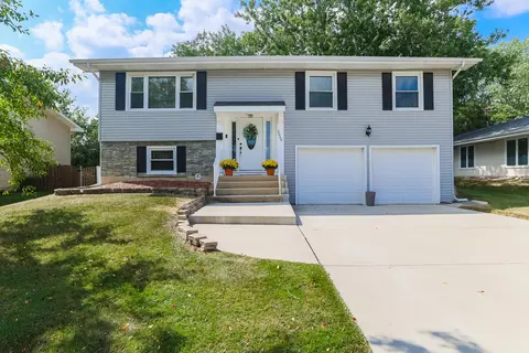 2060 Hilltop Rd, Hoffman Estates, IL 60169