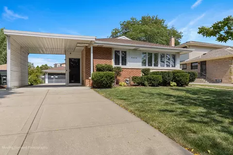 7232 W Lill Ct, Niles, IL 60714