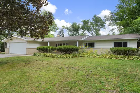 1735 Indian Hill Dr, Roselle, IL 60172