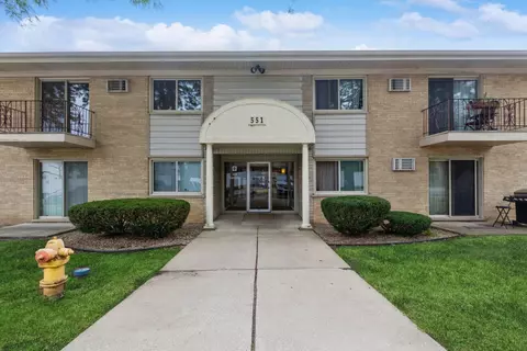 551 Carlysle Dr #9, Clarendon Hills, IL 60514