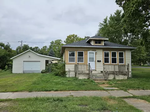 1002 W Maple St, Champaign, IL 61820