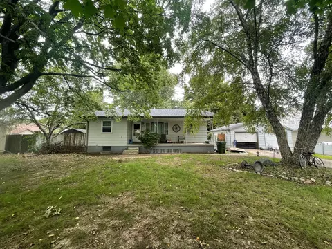 202 Hickory St, Mahomet, IL 61853