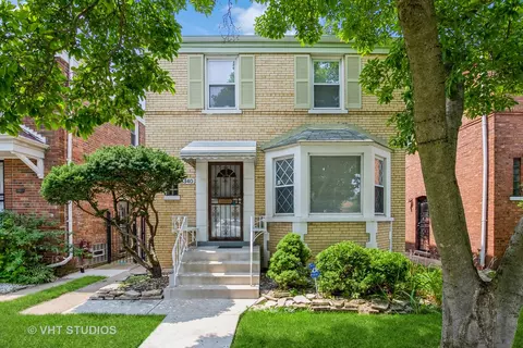 8340 S Bennett Ave, Chicago, IL 60617