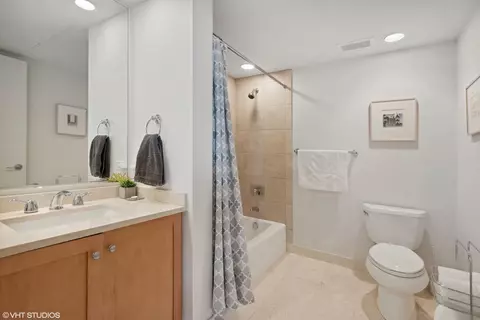 60 E Monroe St #2704, Chicago, IL 60603 photo 18