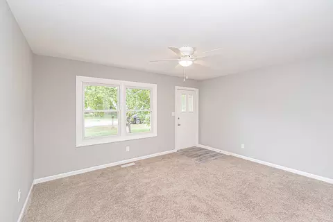 4601 Prairie Ave, Mchenry, IL 60050 photo 3