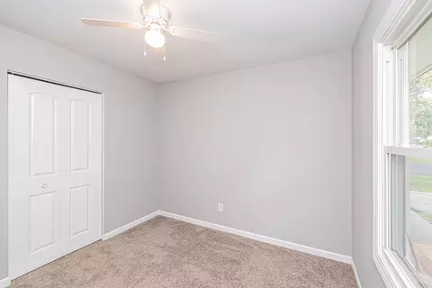 4601 Prairie Ave, Mchenry, IL 60050 photo 9