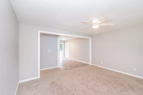 4601 Prairie Ave, Mchenry, IL 60050 photo 5