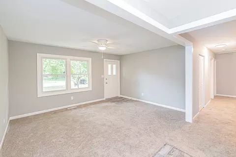 4601 Prairie Ave, Mchenry, IL 60050 photo 2