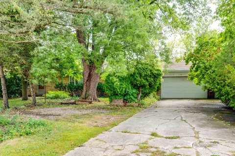 260 N Saint Marys Rd, Libertyville, IL 60048