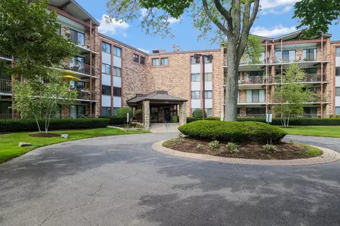 250 W Parliament Pl #314, Mount Prospect, IL 60056