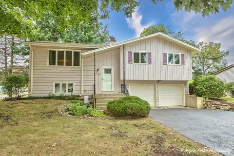 400 Mary Ln, Crystal Lake, IL 60014