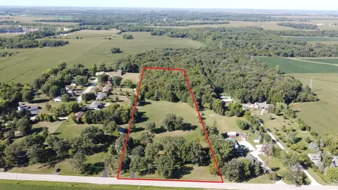 12877 Whipple Rd, Sycamore, IL 60178