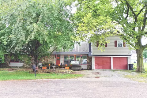 102 Bauer Ct, Cissna Park, IL 60924