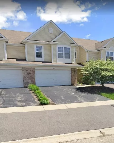662 Yorkshire Ln, Pingree Grove, IL 60140