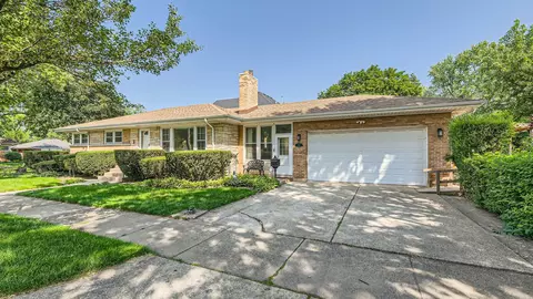 312 Peterson Ave, Park Ridge, IL 60068