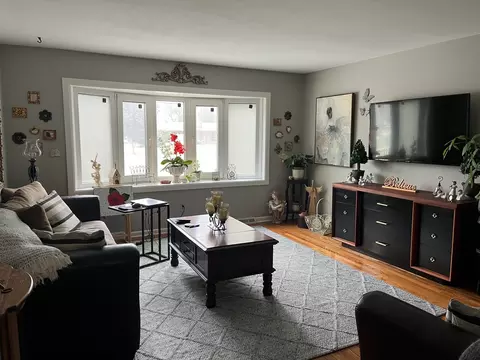 1110 Trask St, Aurora, IL 60505 photo 2