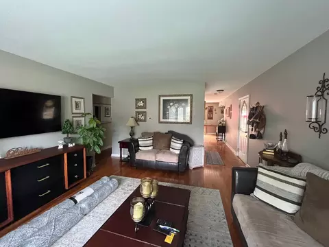 1110 Trask St, Aurora, IL 60505 photo 3