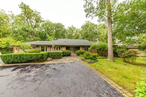 908 E Ringwood Rd N, Lake Forest, IL 60045
