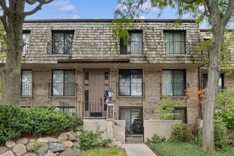 1714 Northfield Sq #B, Northfield, IL 60093