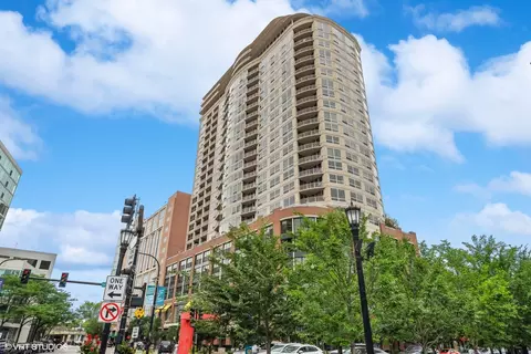 807 Davis St #1311, Evanston, IL 60201