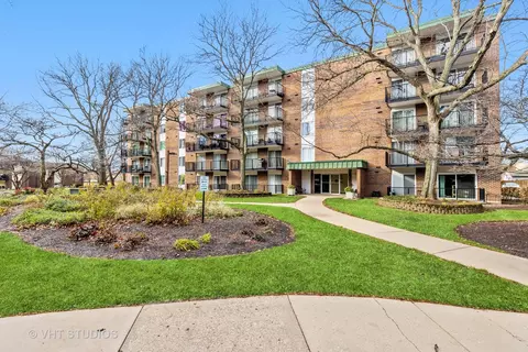 5 S040 Pebblewood Ln #W102, Naperville, IL 60563