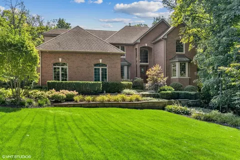389 S Walnut Ridge Ct, Frankfort, IL 60423