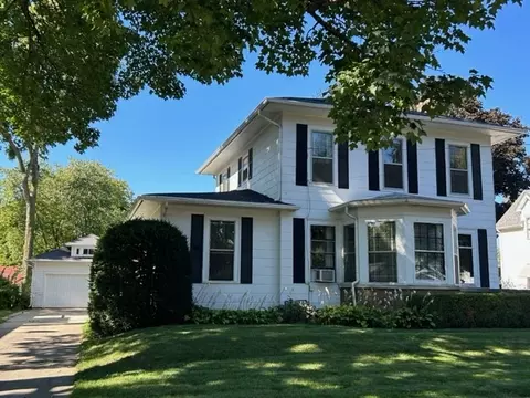 229 W Hurlbut Ave, Belvidere, IL 61008