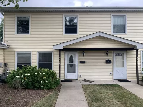 7523 Bristol Ln #E, Hanover Park, IL 60133
