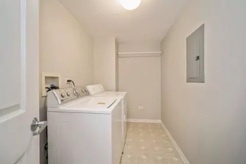 715 Astor Ln #402, Wheeling, IL 60090 photo 10