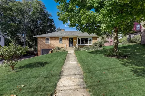 112 W Crystal Lake Ave, Crystal Lake, IL 60014