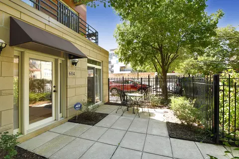 1033 E 46th St #604, Chicago, IL 60653 photo 4