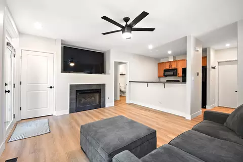 1033 E 46th St #604, Chicago, IL 60653 photo 5