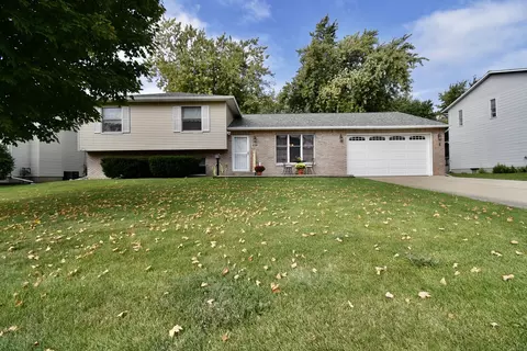 608 N East St, Hudson, IL 61748