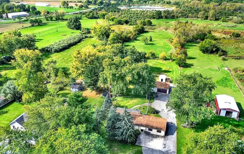 24948 S State Line Rd, Crete, IL 60417