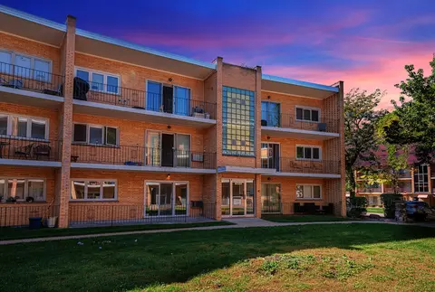 10344 Pulaski Rd #104, Oak Lawn, IL 60453