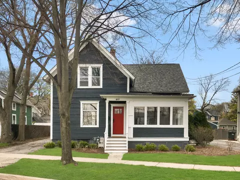 617 W Front St, Wheaton, IL 60187