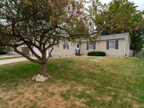 52 Ventnor Ave, Bloomington, IL 61701 photo 2
