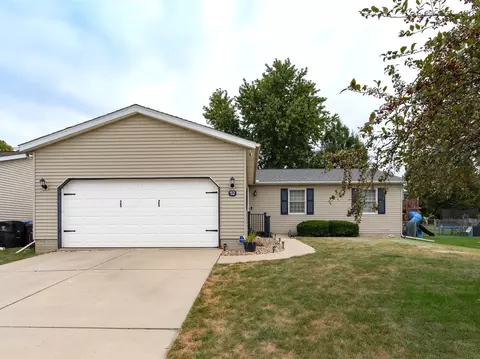 52 Ventnor Ave, Bloomington, IL 61701