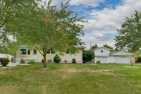 1502 Julie Dr, Bloomington, IL 61701