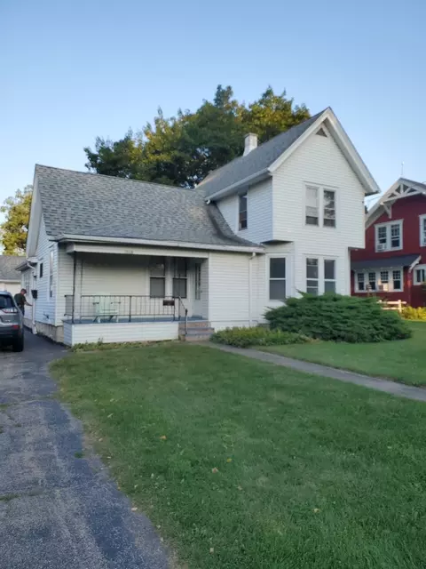 1049 Victoria St, Antioch, IL 60002